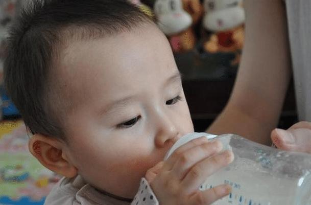                     心疼！3岁宝宝不吃不喝，胃里全是“石头”，宝妈可别大意了