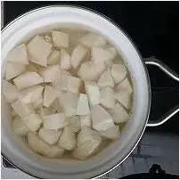                     不管哪种咳嗽、流鼻涕？这样煮碗水，下肚立止咳！排痰飞快