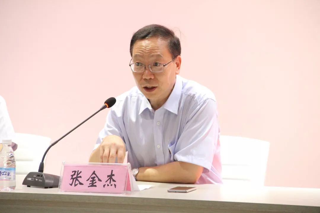讲座上,区公共就业和人才服务中心副主任张金杰对"临淄区创业孵化
