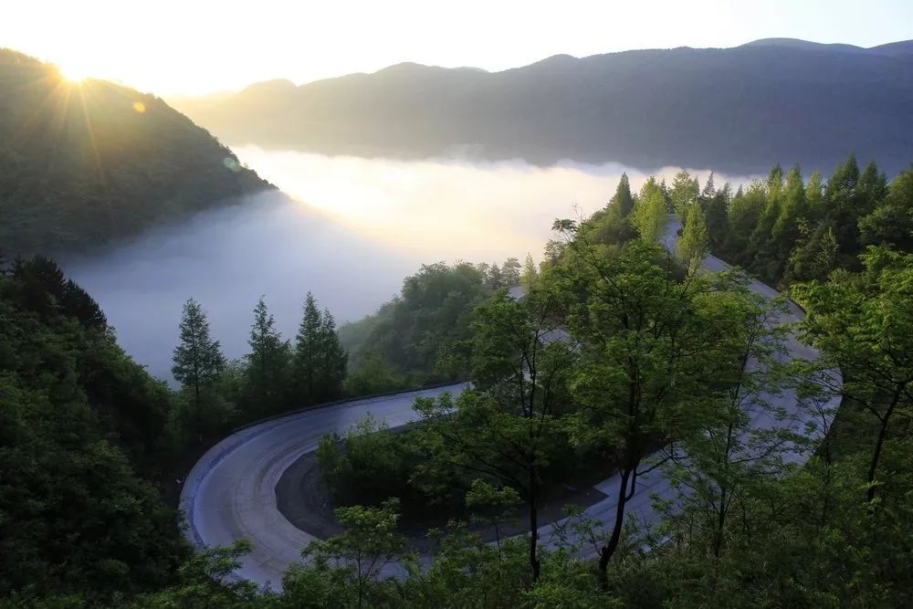 國慶節(jié)推薦 恩施大峽谷 湖北神農(nóng)架 武當山 鹿院坪 清江古河床(圖14)