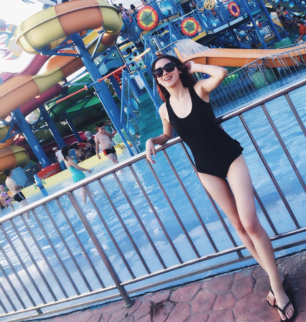 LPL女解说超越一笔姐,身材颜值没的说,女解说