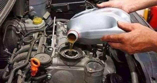 机油5W30和5W40区别,修理师傅:别乱花钱,对车