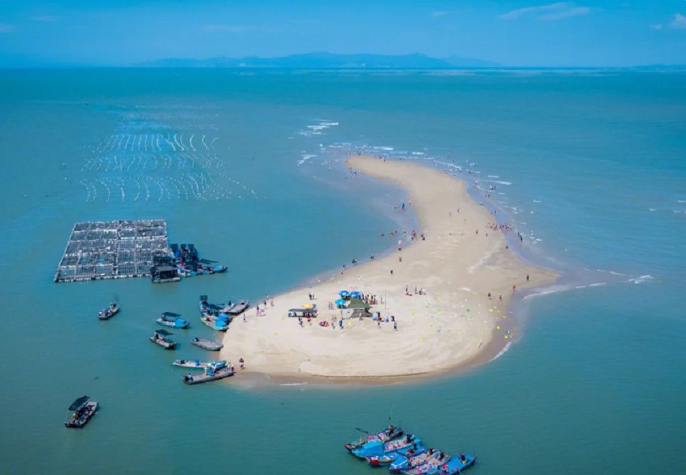 鱼骨沙洲,果冻海,彩色房屋.来这座小岛,寻找海上"天空之镜"