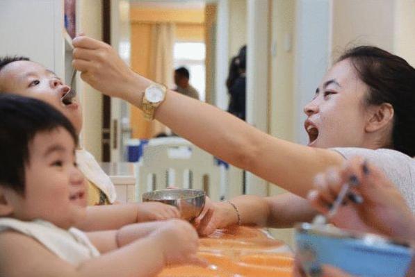                     宝宝吃5个月粥，体重不长反轻！医生：孩子两岁前，这些辅食少吃