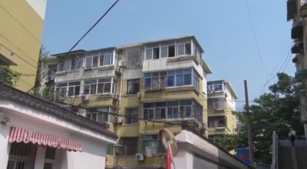 为贴小广告,男子百元买来“万能钥匙”:能开所有小区的单元门 三大网赌正规平台