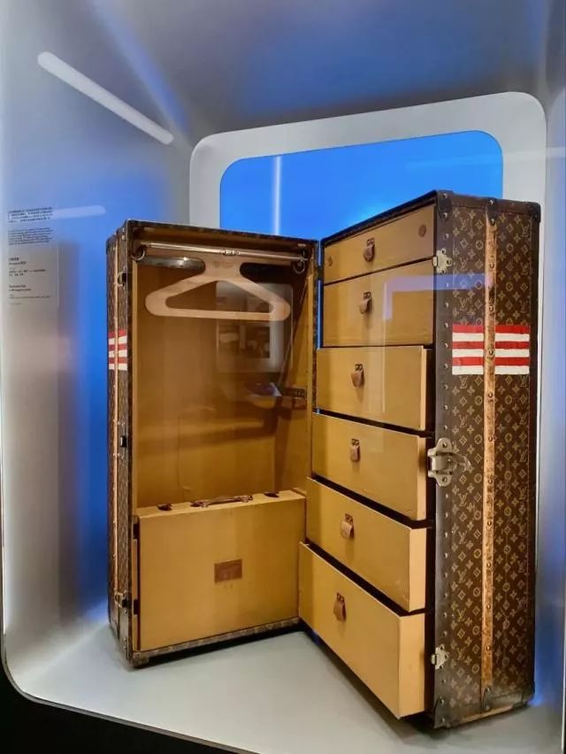 LV旅行箱