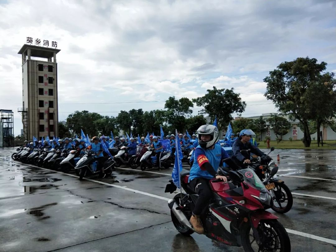 饿了么"蓝骑士"骑手每天穿梭在大街小巷,商业区,居民区,点多且辐射面