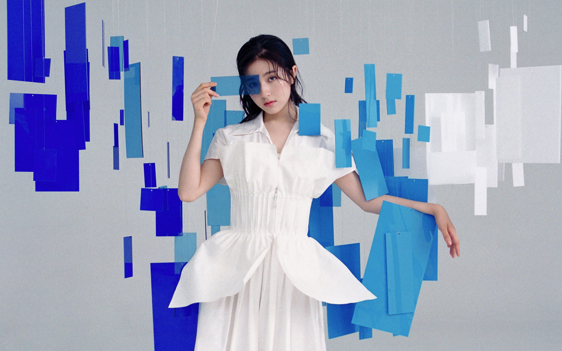 李兰迪复古少女风写真,仿佛含苞待放的花朵!
