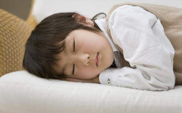                     原创            孩子晚上晚于几点睡会影响身高？超过这个点的，对身高影响极大