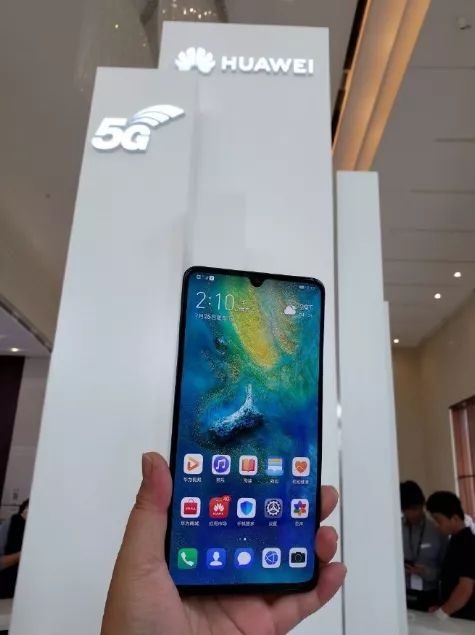提示丨华为首款5g手机亮相,售价6199元起今日预售