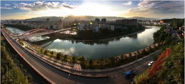 鄂州工业经济总量_鄂州职业大学(2)