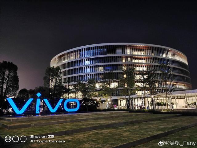 vivo Z5实力登台，4500mAh大电池+4800万三摄，续航拍照两不误