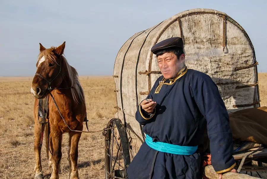 蒙古人口总和_蒙古元素图片