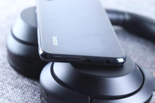 第二款推荐的是vivo iqoo neo.