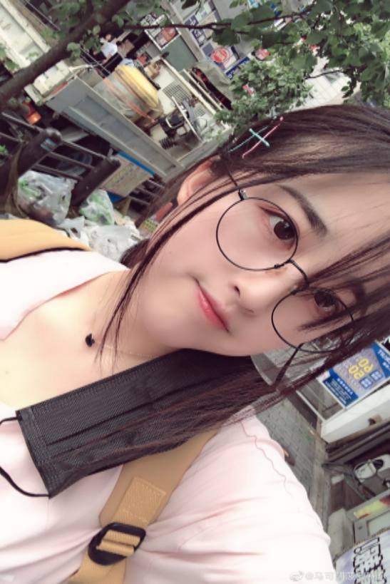 斗鱼呆萌女主播拥有高颜值却屡屡被网友吐槽,被黑粉惨黑_直播