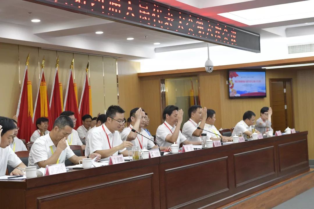 宣布选举结果 戎忠同志当选为观海卫镇人大主席,阮亚君同志当选为观