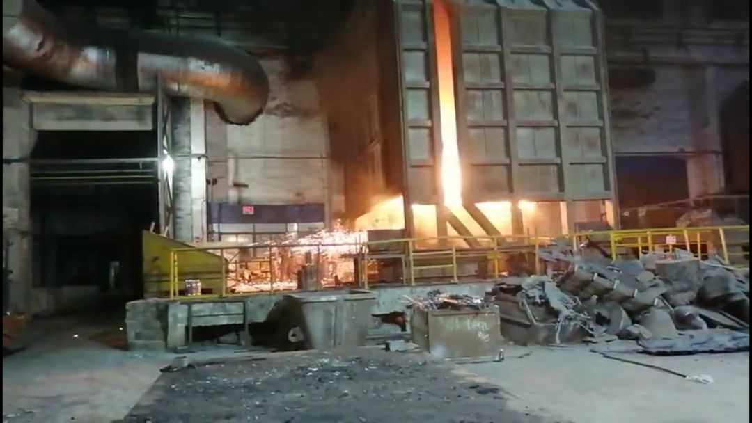 热烈祝贺无锡铸造厂再次成功双炉浇注大型铸钢件