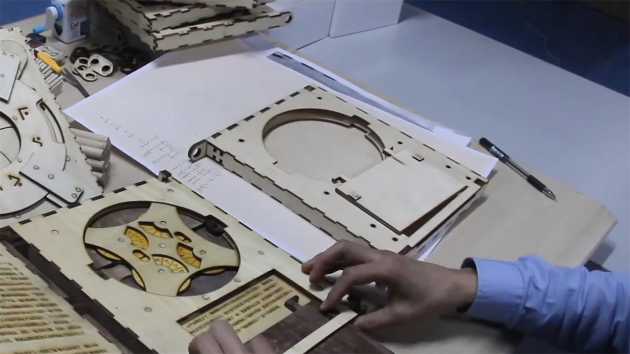 这本书只有5页,智商不过180,很多人别说翻页打