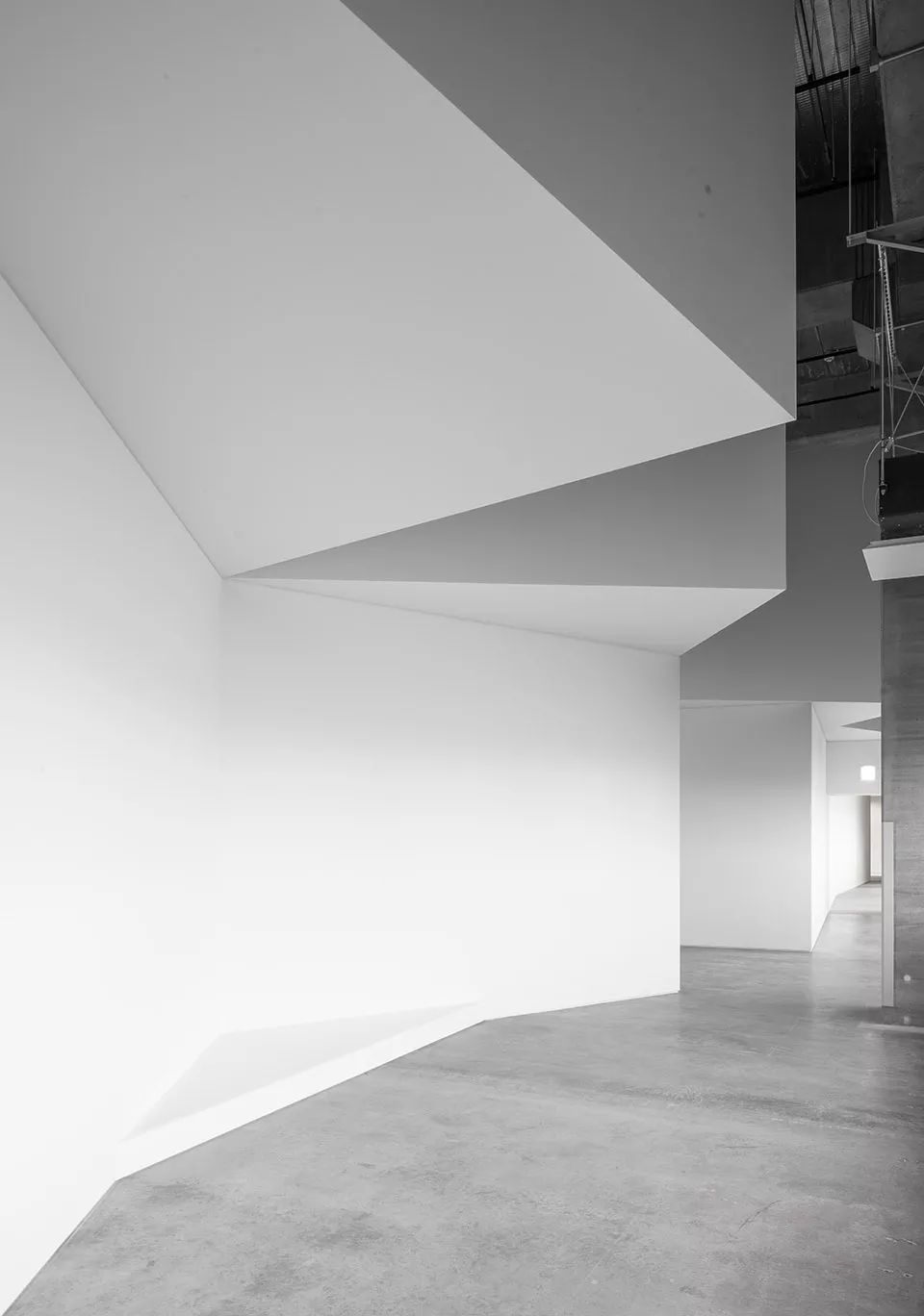 富有动感的静态建筑空间- 智能物流中心的展示空间原型，日本/ Bureau 0 