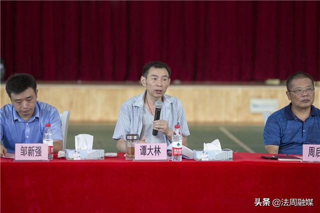 常德市第二人民医院卜隆主持会议会议现场