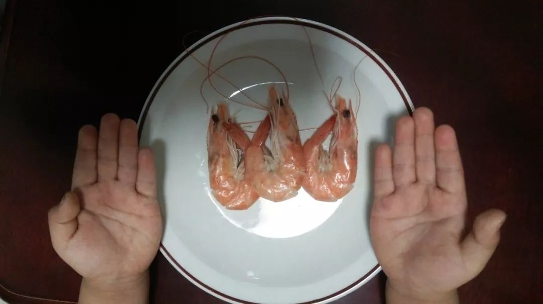 宝宝一顿吃多少,伸出小手看一看