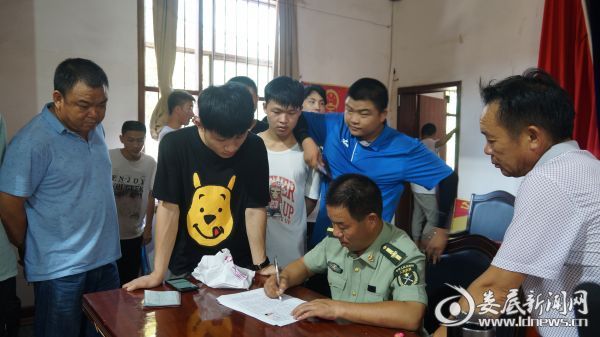 走马街镇严把征兵初检初审关 葡京真人登录