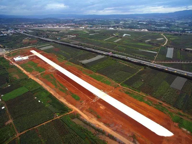 弥勒"飞机场"首架飞机降落!预计8月游客可空中游览