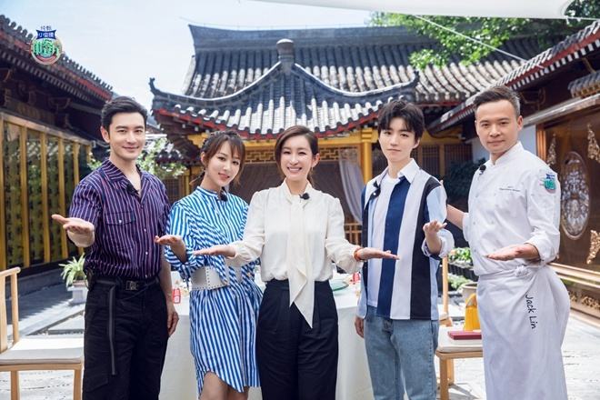 《中餐厅》杨紫手指被挤伤,黄晓明反应很暖,但操作暴露生活能力 皇冠hg0088信用网址