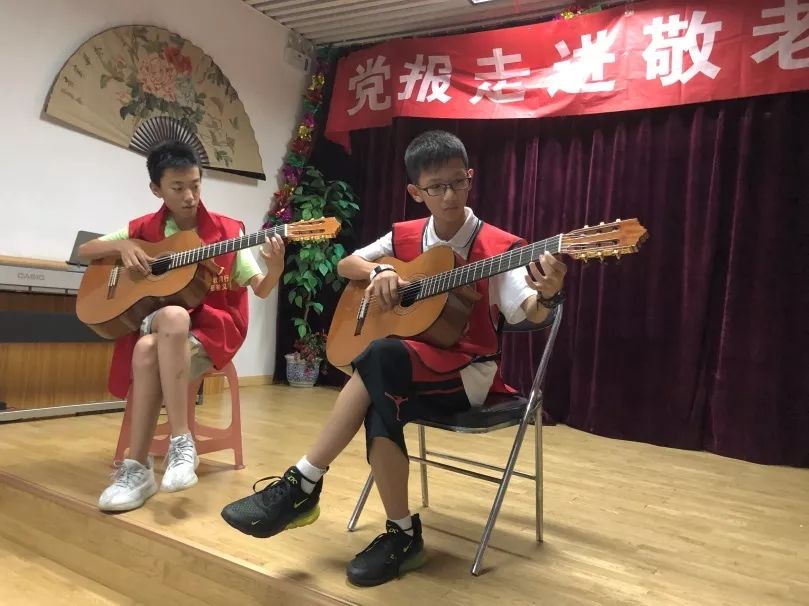 67党报走进敬老院东城区长青养老院爱心活动