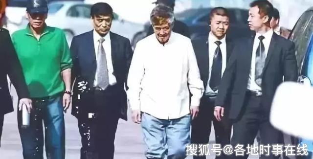 当时民间更是有一种说法, 过了山海关,有事找本山" 更可笑的是当时
