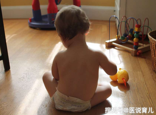                     原创            孩子内裤要尽早穿，不然父母以后会很忙，婴儿发育受影响