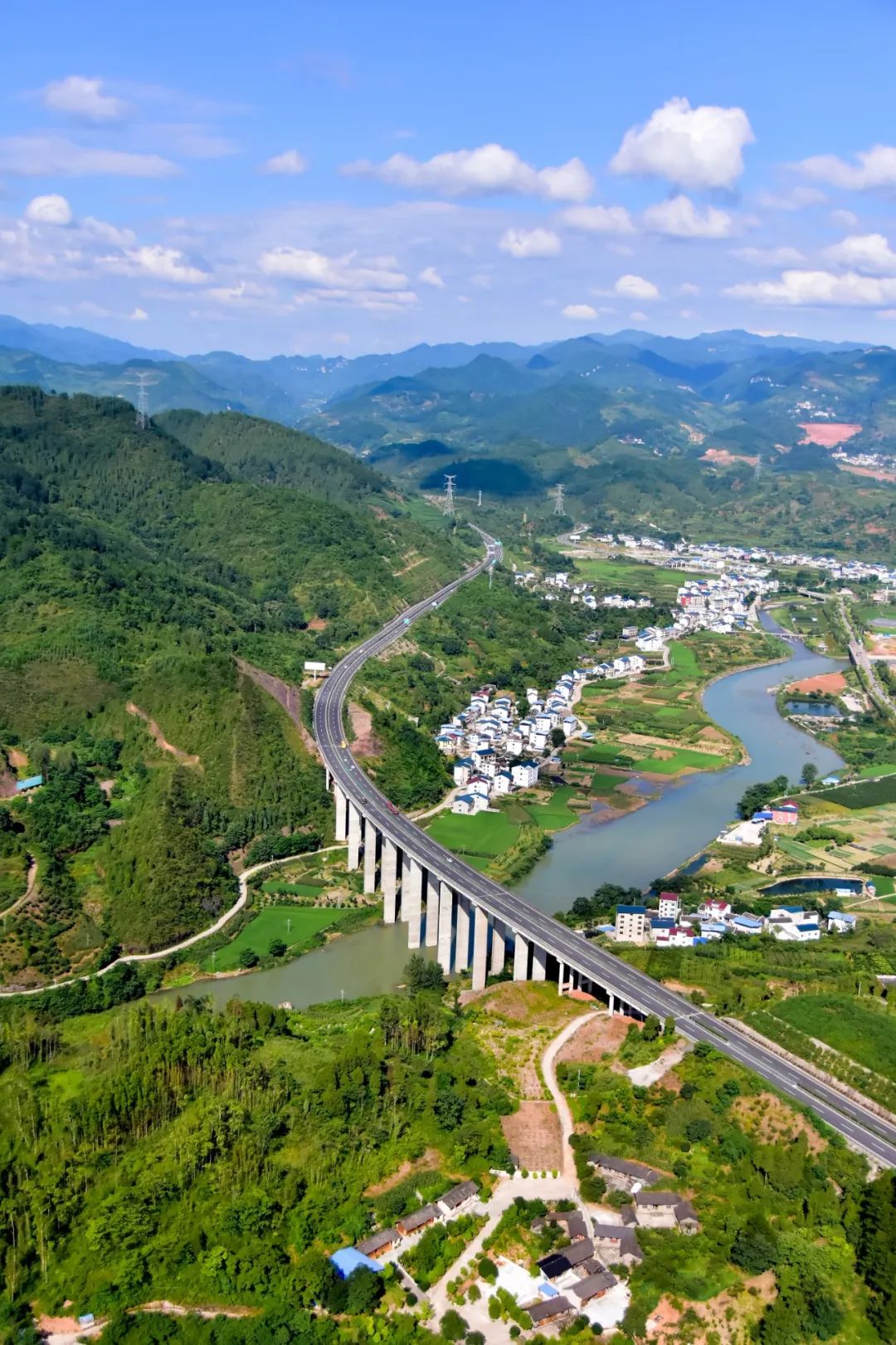 坐直升飞机看余庆是什么感觉?视频来了!