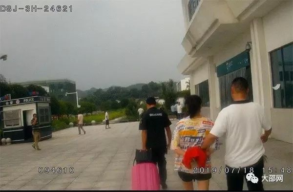 邵阳:25岁女子相亲路上最后吸一口毒,半路上栽