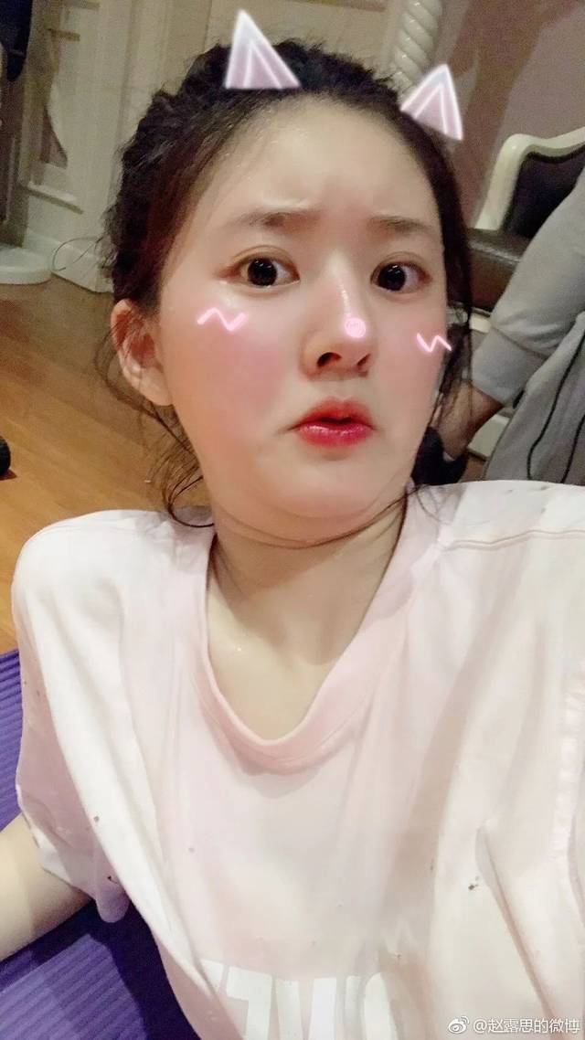 因恋爱传闻上热搜,这个20岁的漂亮姐姐简直甜炸了!