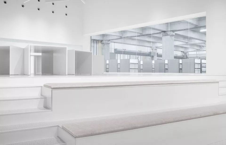 富有动感的静态建筑空间- 智能物流中心的展示空间原型，日本/ Bureau 0 
