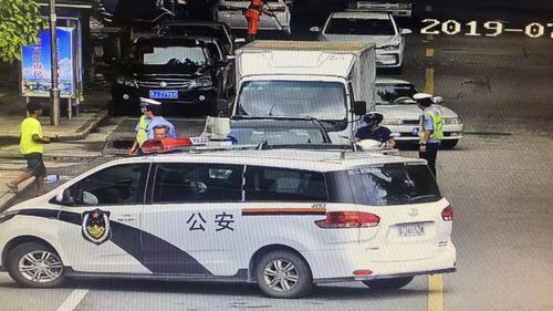 嚣张!江门一男子驾照被吊销还敢开套牌车 PT电子顶级王牌