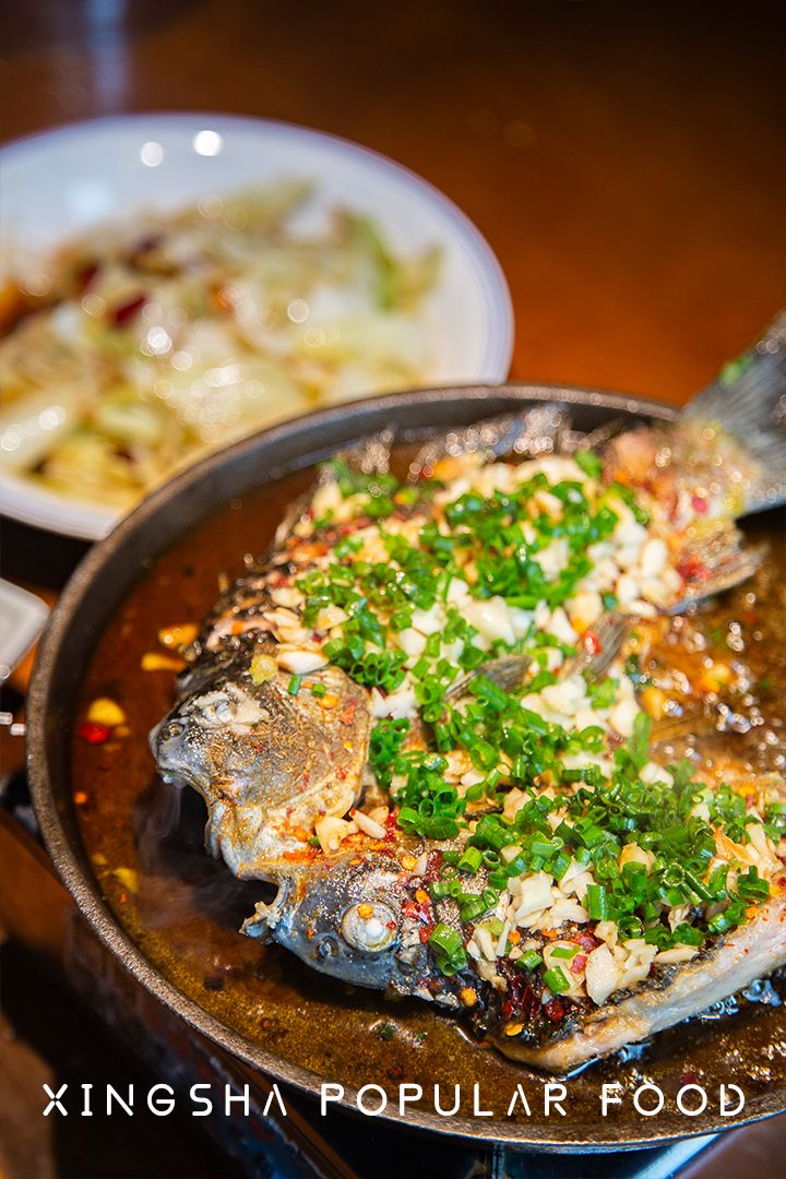 星沙神秘聚餐地,这份喷香滴铁板鲫鱼好呷到想