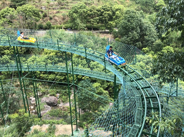 福建首座高空玻璃水滑道漂流来了60层楼高抬眼就见悬桥