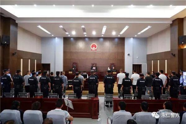 打斗场面堪比大片,楚雄永仁公审一涉恶团伙,主犯被判刑六年多