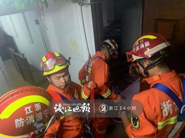 17岁男孩要从20楼跳下!一个男人“从天而降”,把他一脚踹回 葡京真人娱乐
