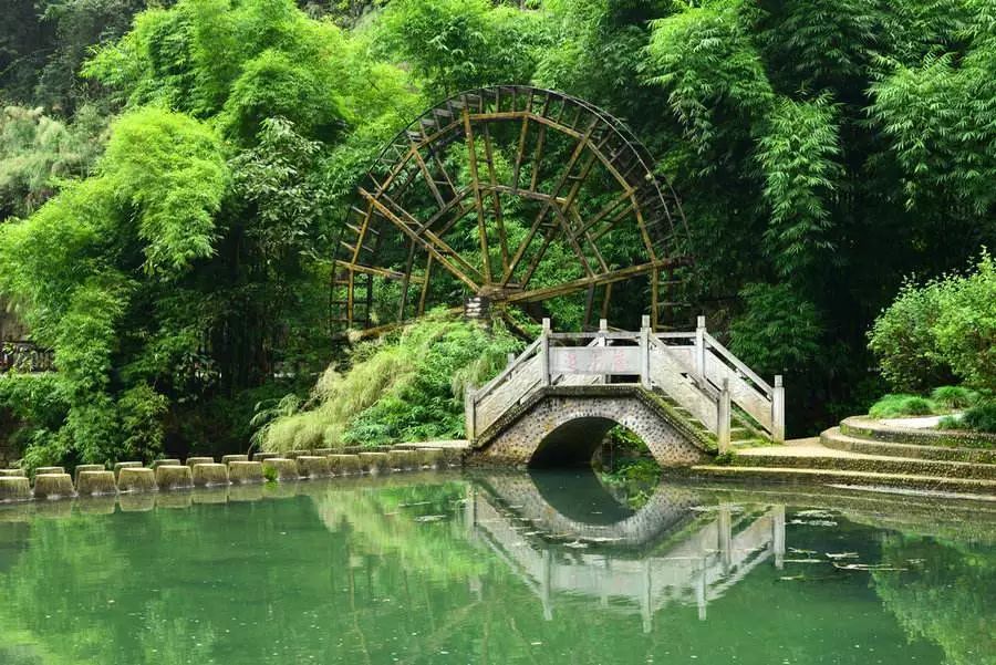 云龙地缝.清江大峡谷.女儿城.三峡大坝七日游