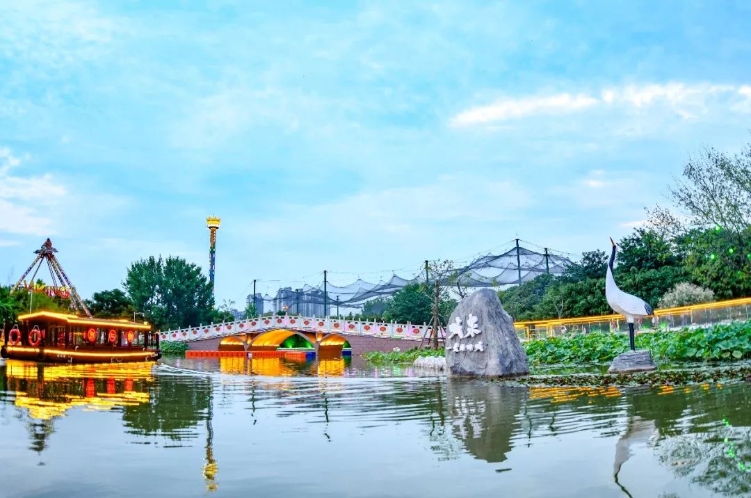 乘河上街水上游览船40分钟全景航程读懂漯河炫酷夜景等你打卡