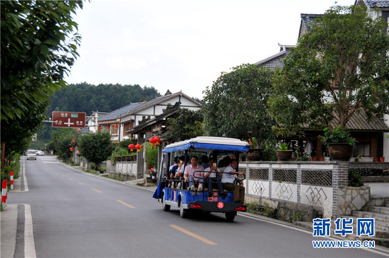 航拍贵州花茂村"农旅文一体化"打造美丽新农村