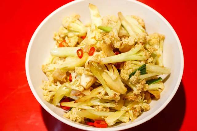 69元抢原价158元【辣三湘市井地方菜】3-4人餐!酸萝卜炒牛肚+口味鸭掌筋+梅菜烧茄子+大碗花菜