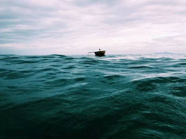 《孤独的小船》