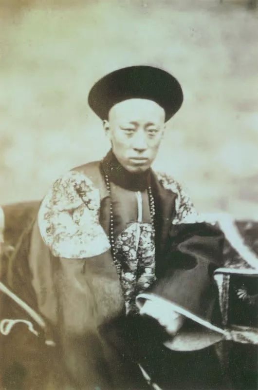 慈禧与恭亲王决裂,无疑是清廷的大事,是不是人为设计,值得怀疑.