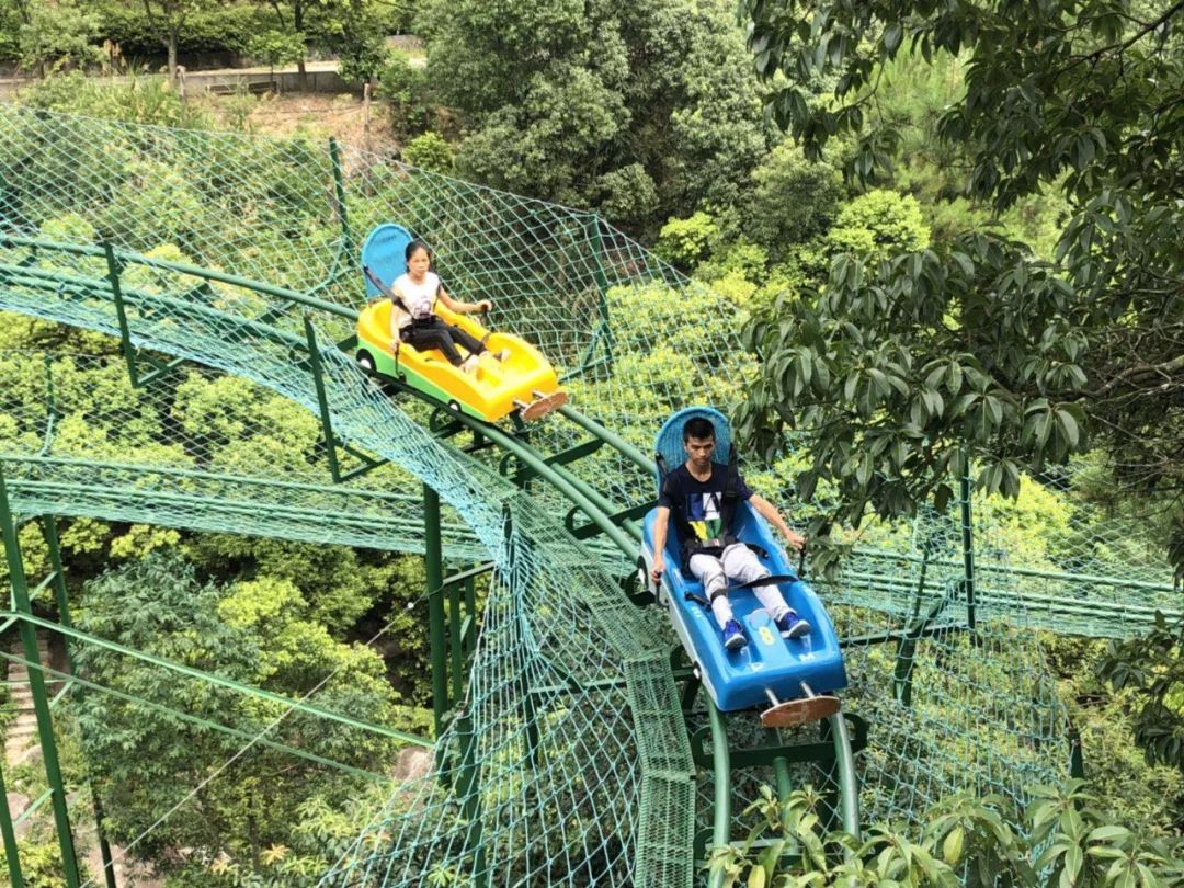 福建首座高空玻璃水滑道漂流来了60层楼高抬眼就见悬桥