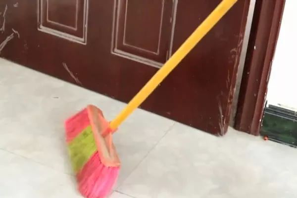 什么扫把扫灰尘不粘扫把 e719fc81a54643a3a7789991720943f0.jpeg