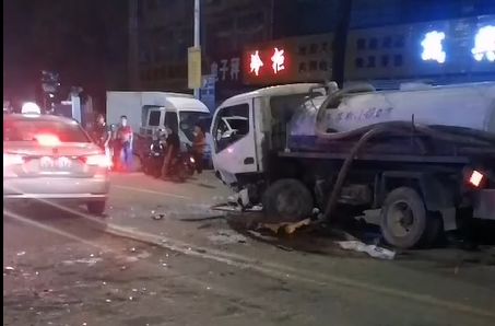 惊险东莞一女子开保时捷跑车与洒水车相撞车祸原因让人愤怒