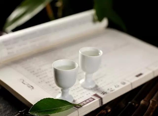 一杯酒,一本书,一知己